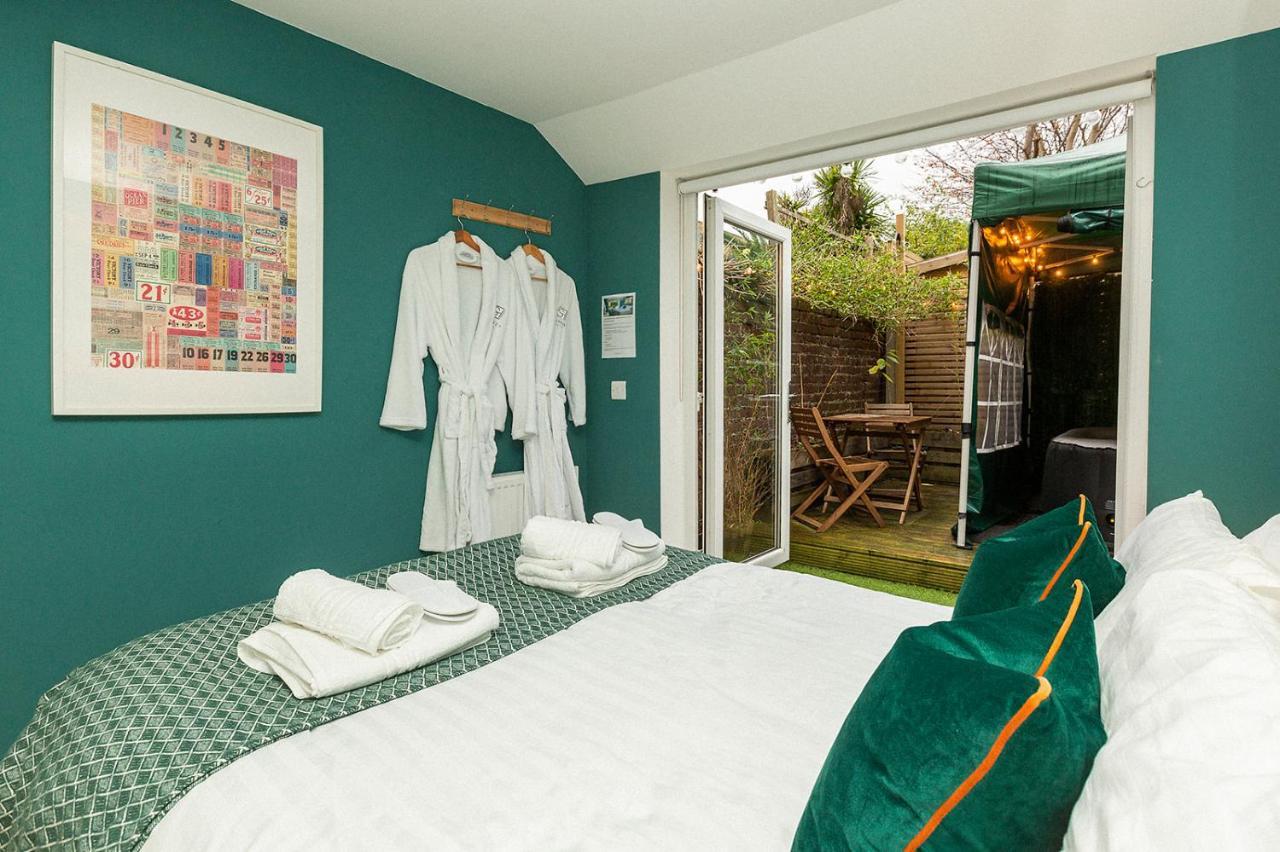 Stylish & Cosy Margate Escape With Hot Tub And Log Burner Dogs Welcome מראה חיצוני תמונה