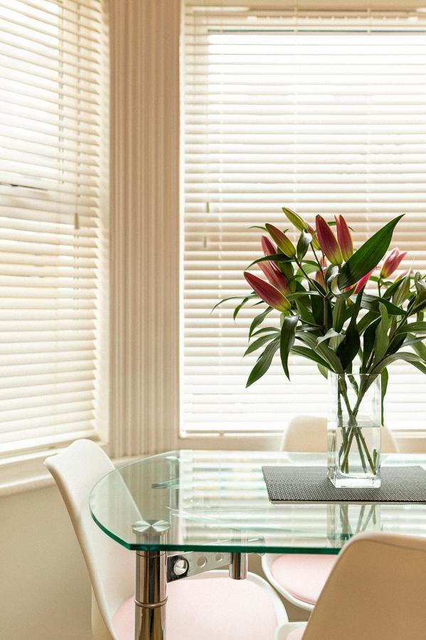 Stylish & Cosy Margate Escape With Hot Tub And Log Burner Dogs Welcome מראה חיצוני תמונה