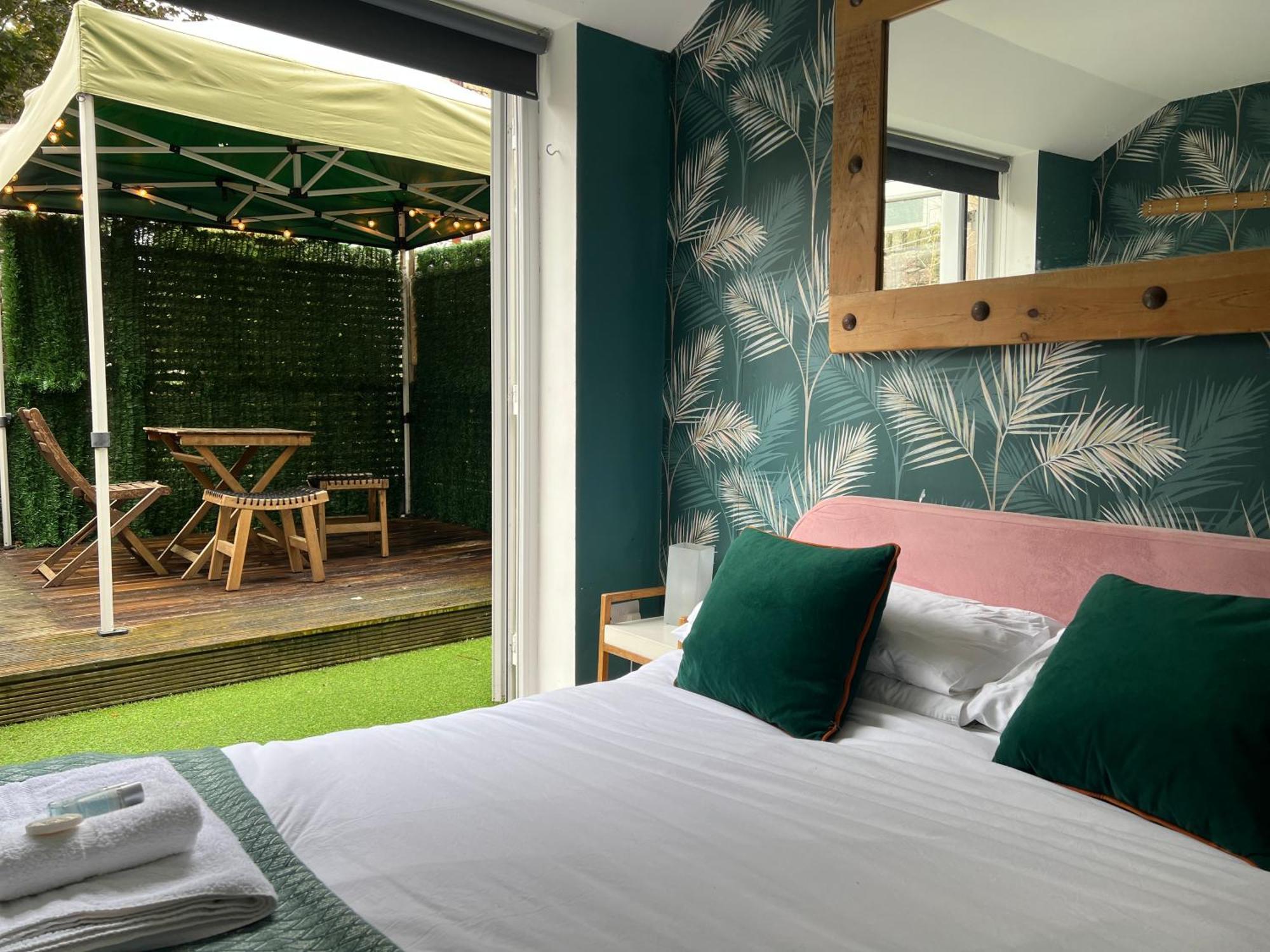 Stylish & Cosy Margate Escape With Hot Tub And Log Burner Dogs Welcome מראה חיצוני תמונה