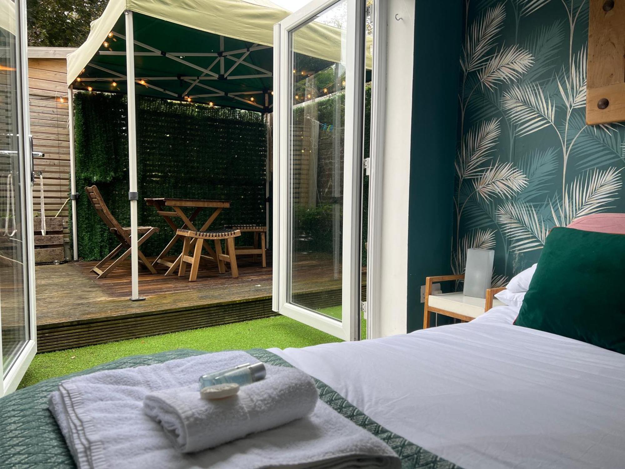 Stylish & Cosy Margate Escape With Hot Tub And Log Burner Dogs Welcome מראה חיצוני תמונה