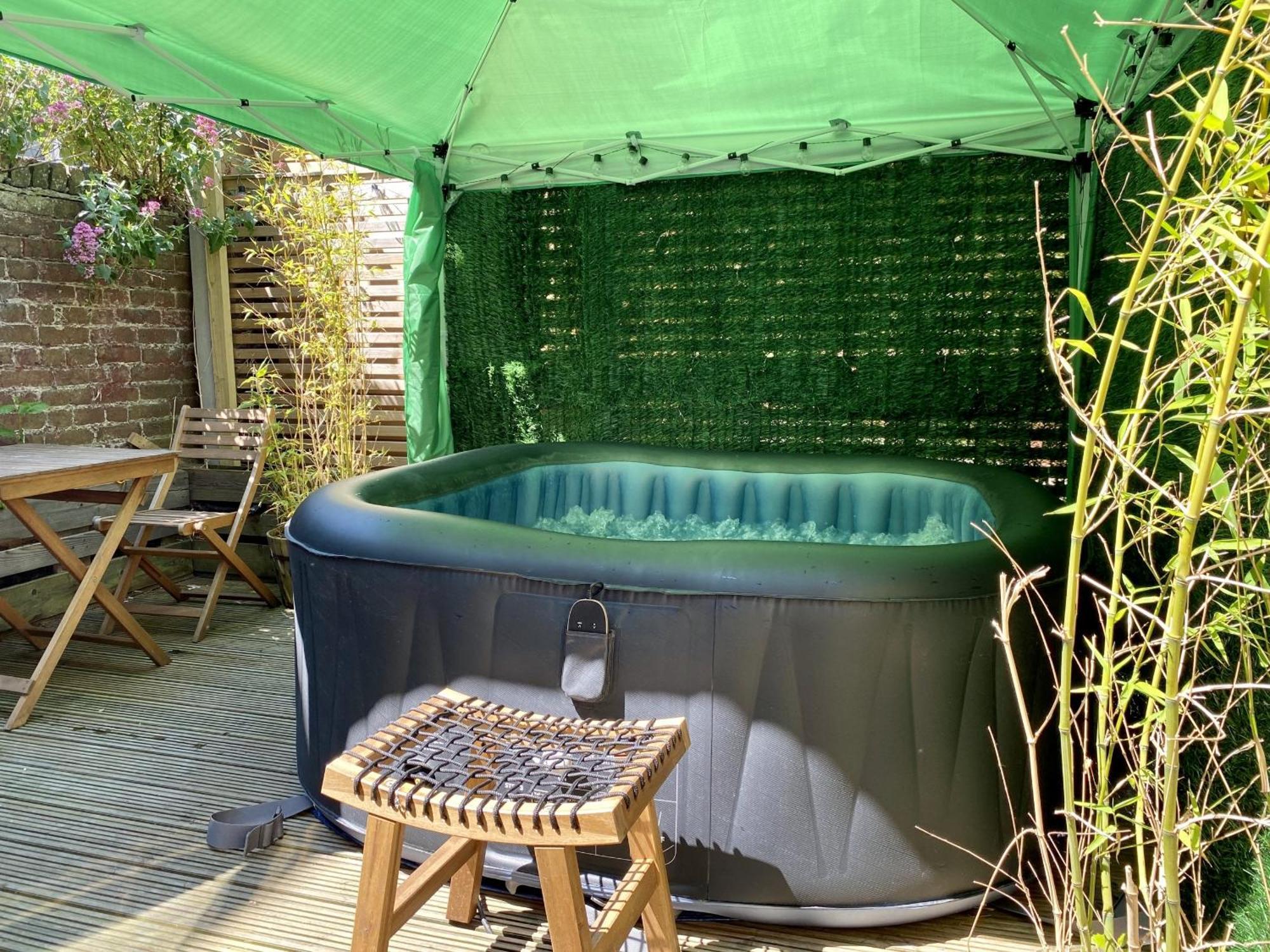 Stylish & Cosy Margate Escape With Hot Tub And Log Burner Dogs Welcome מראה חיצוני תמונה