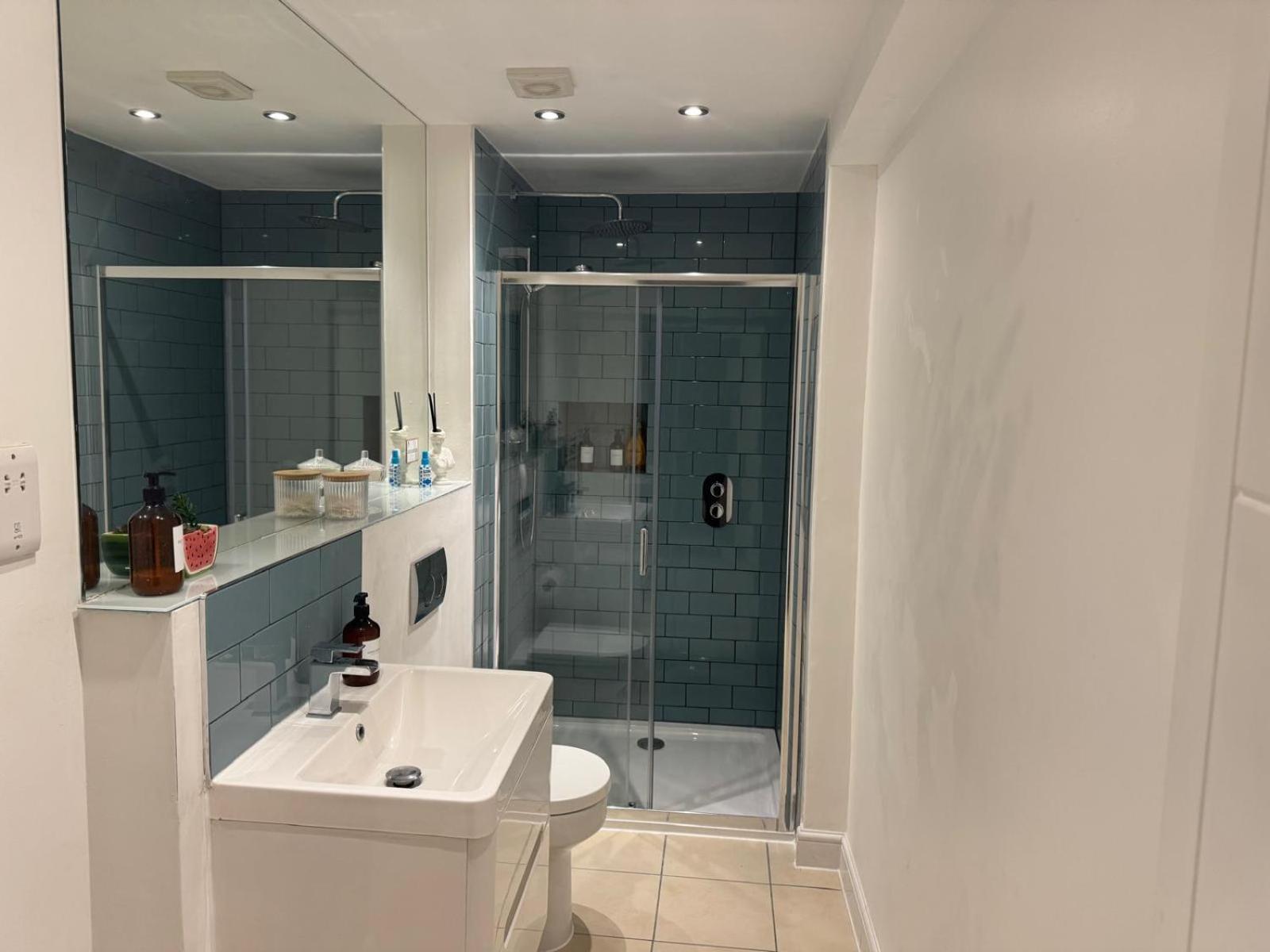 Stylish & Cosy Margate Escape With Hot Tub And Log Burner Dogs Welcome מראה חיצוני תמונה