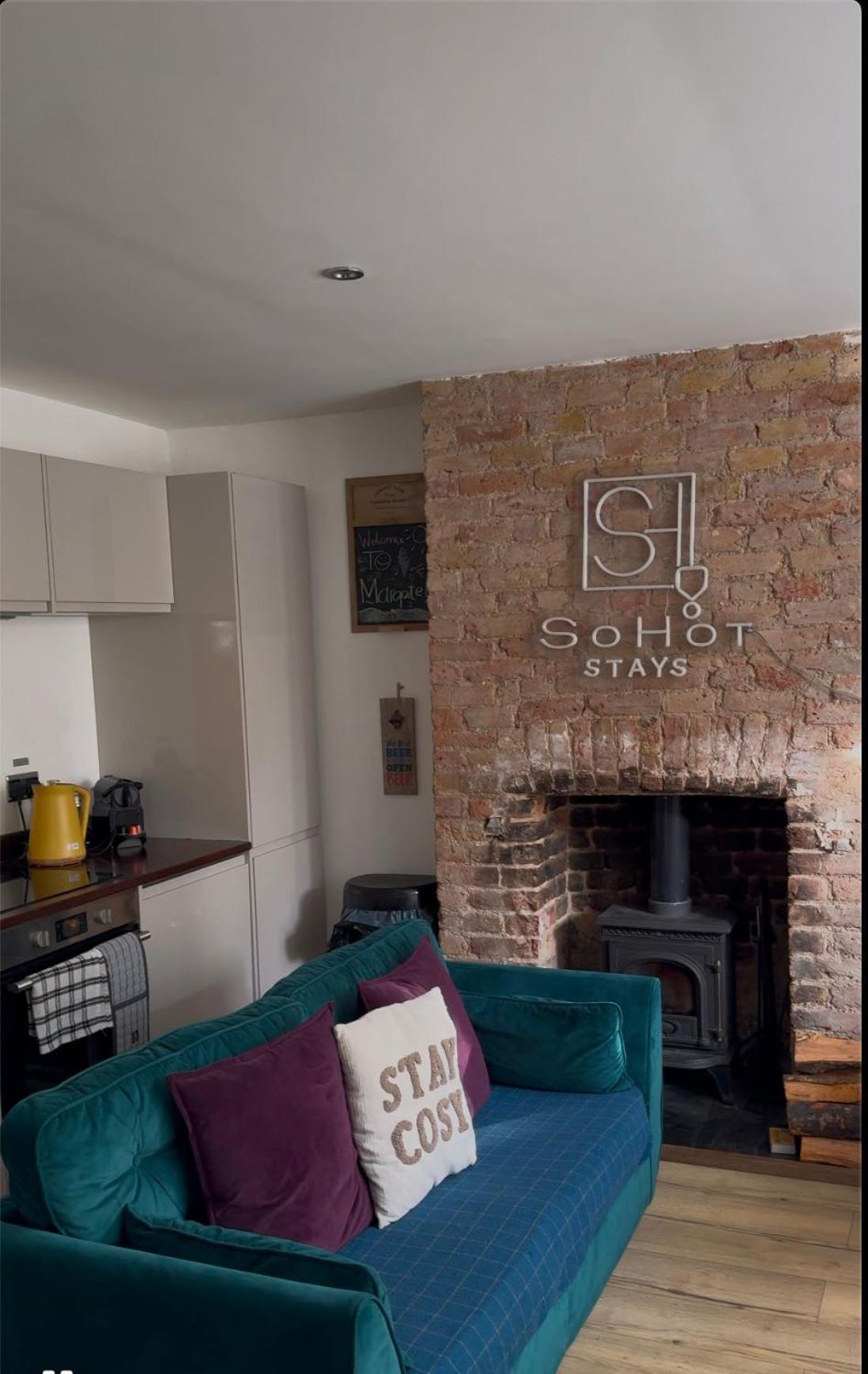 Stylish & Cosy Margate Escape With Hot Tub And Log Burner Dogs Welcome מראה חיצוני תמונה